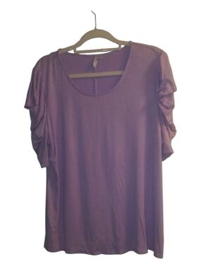 Ruched Short Sleeve Scoop Neck Tee in Lavendar XL